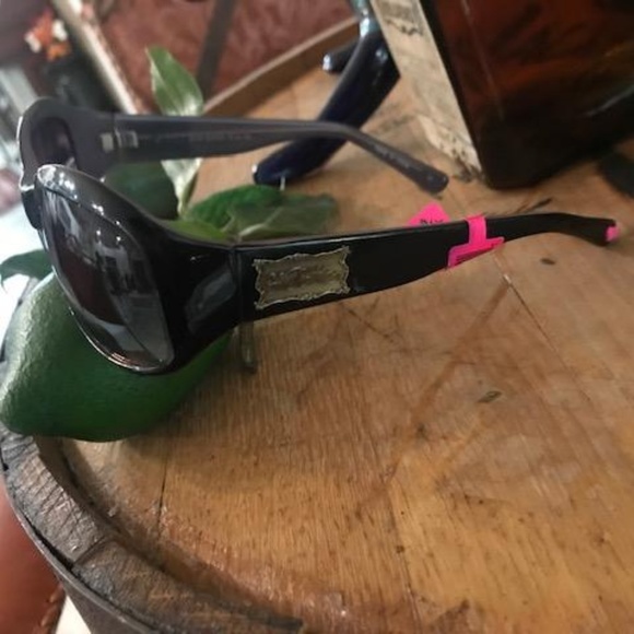BETSEY JOHNSON Raven Badged UV Sunglasses 36 main image 6